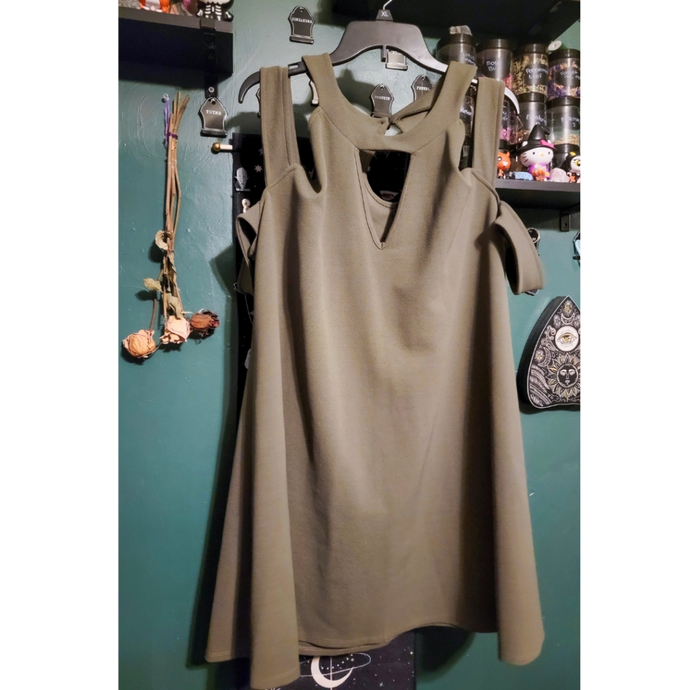 Short plus size green dress